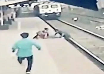 VIDEO: Heroic man saves young boy with a blind mom from oncoming train